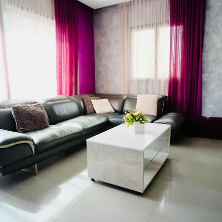 Zara Villa Demouville