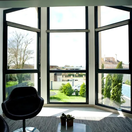 Zara Villa Demouville