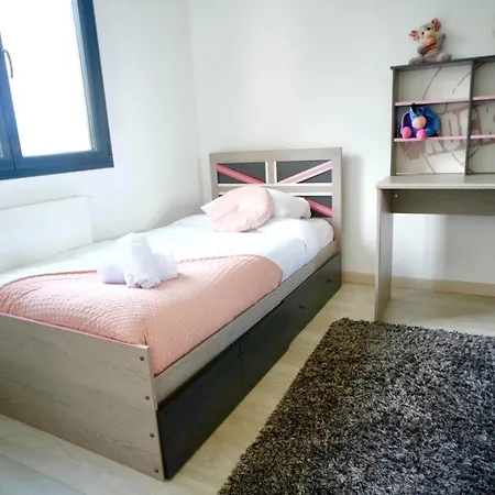 Zara Villa Demouville
